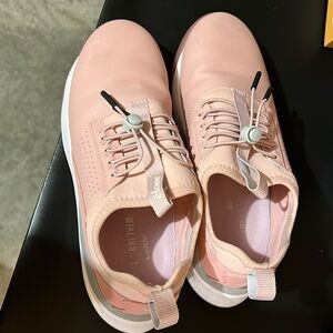 Women’s size 9 clove shoes